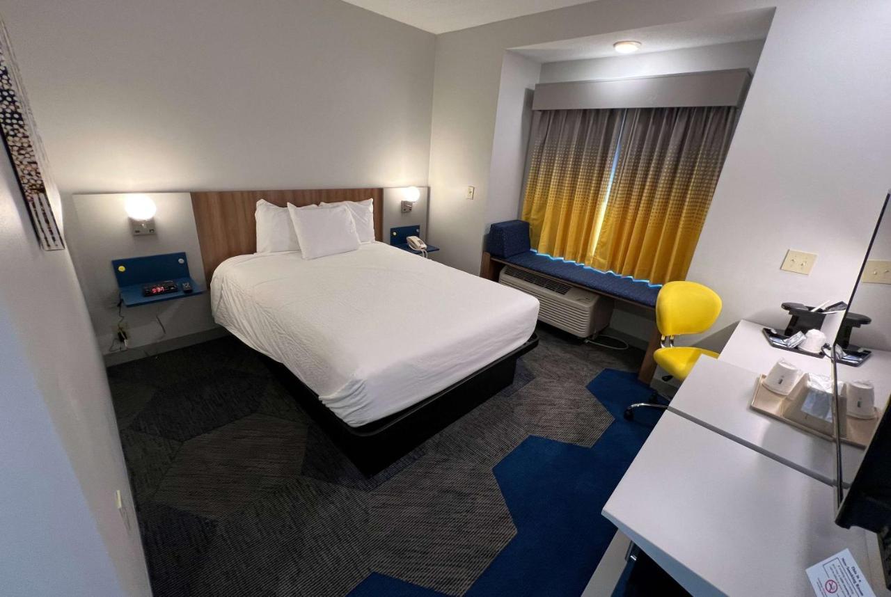 Microtel Inn & Suites By Wyndham Charlotte/Northlake Exterior foto